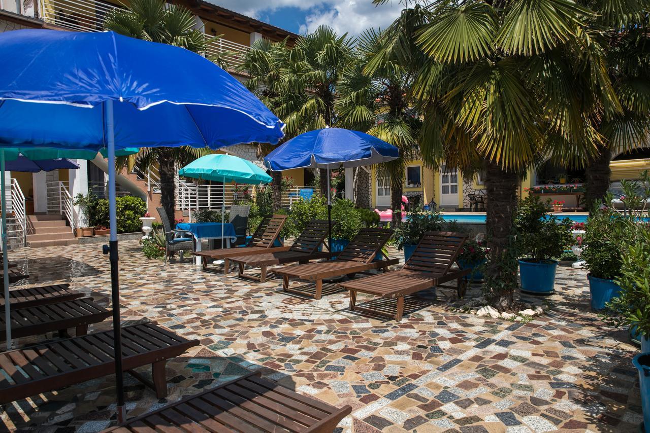 Apartments Paradis Ровінь Екстер'єр фото
