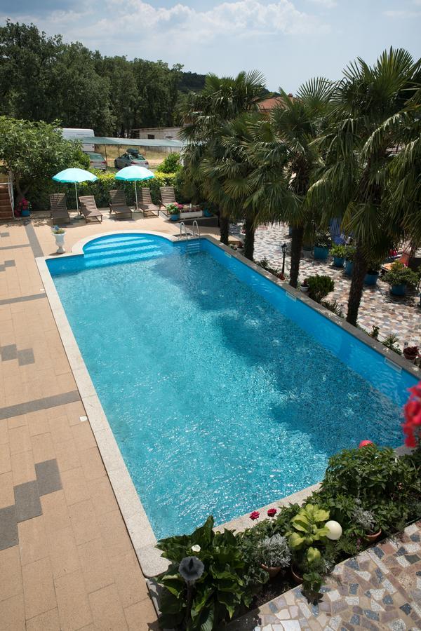 Apartments Paradis Ровінь Екстер'єр фото